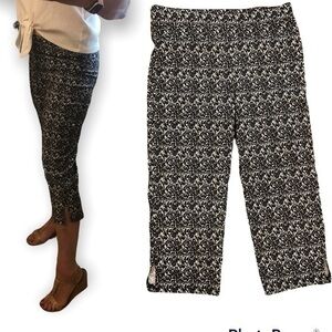 Shley Blue Black and white Capri pants